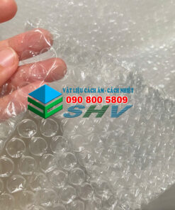 Vật liệu bong bóng trong suốt được tay cầm, có logo và chữ in trên bề mặt.